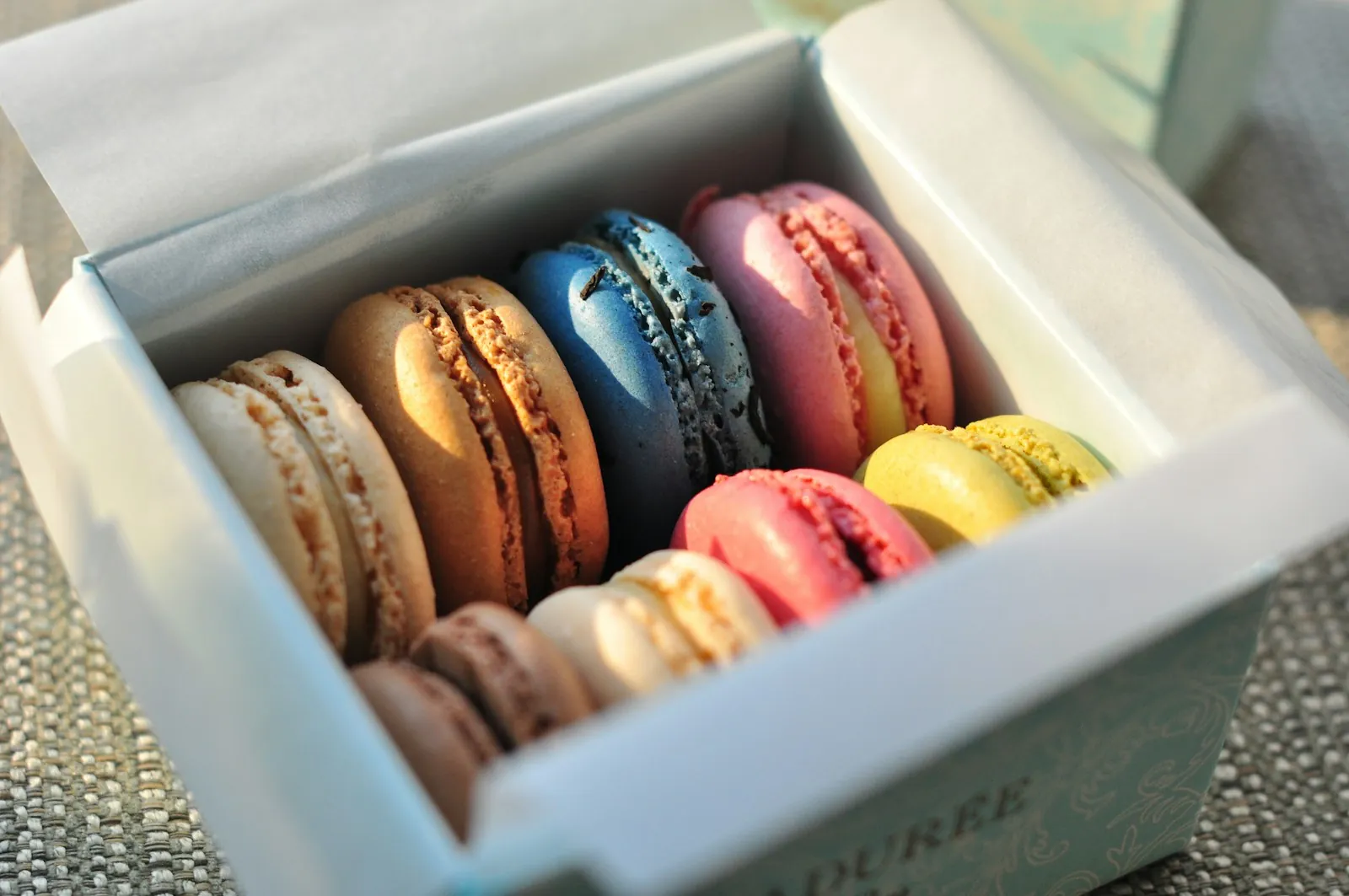 Caja de macarons de colores